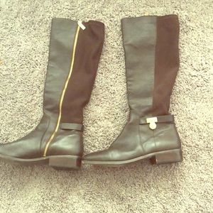 MICHAEL KORE leather booths